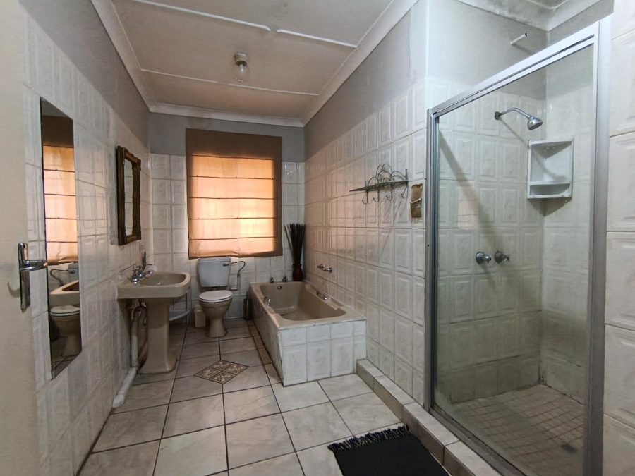 12 Bedroom Property for Sale in Universitas Free State